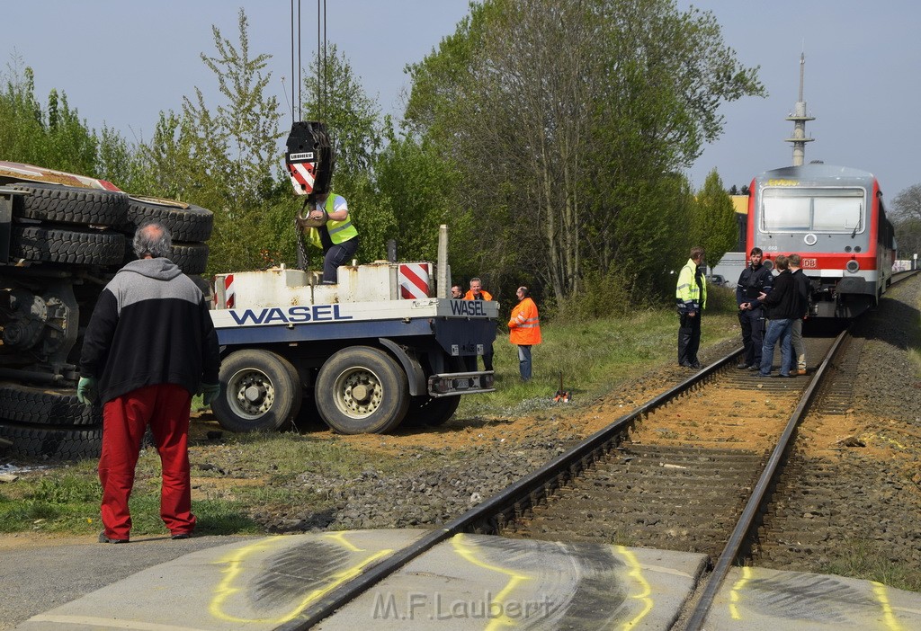 Schwerer VU LKW Zug Bergheim Kenten Koelnerstr P420.JPG - Miklos Laubert